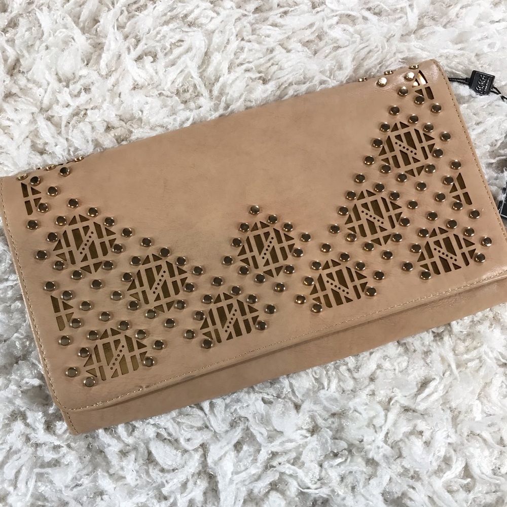 🛍3 FOR $25- NWT- CLUTCH WITH GOLD COLORED ACCENTS